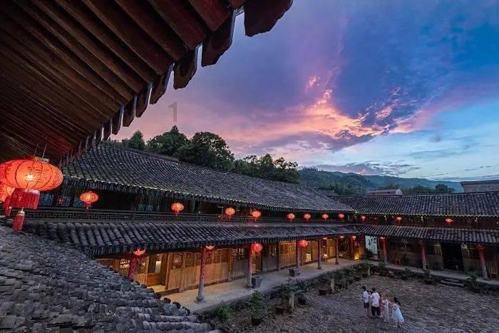 雾芯科技盘中异动 早盘股价大涨5.08%